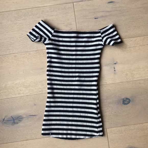 Michael Lauren | Off The Shoulder Top - Picture 2 of 4